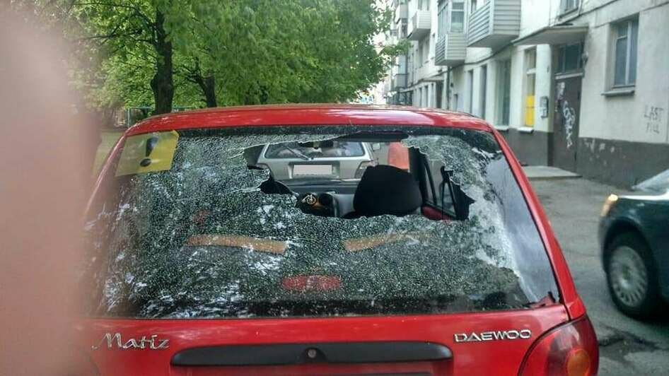 В Калининграде на ул. Горького неизвестные разбили машину инвалида - Новости Калининграда | Фото предоставлено владелицей автомобиля