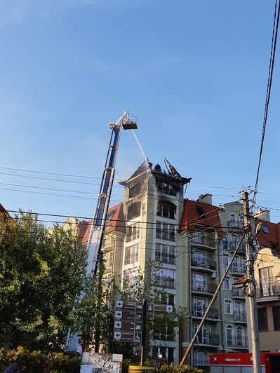 Из-за пожара в жилом доме в Пионерском эвакуировали 40 человек - Новости Калининграда | Фото: очевидец