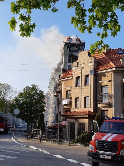 Из-за пожара в жилом доме в Пионерском эвакуировали 40 человек - Новости Калининграда | Фото: очевидец