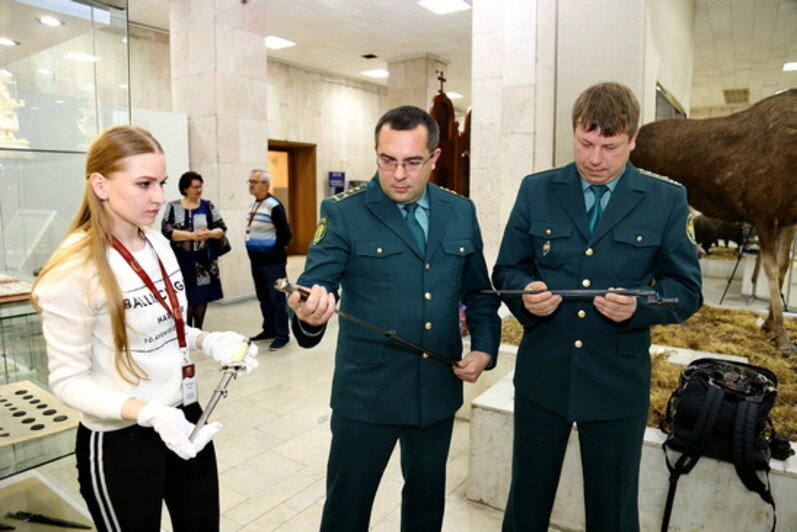 Калининградские таможенники передали в музей конфискованные старинные иконы, самовары и оружие (фото) - Новости Калининграда | Фото: пресс-служба Калининградской областной таможни