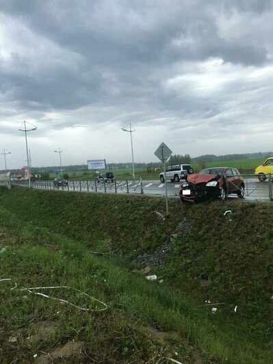 Очевидцы: на выезде из Светлогорска Nissan Qashqai врезался в дорожное ограждение (фото) - Новости Калининграда | Фото: очевидец