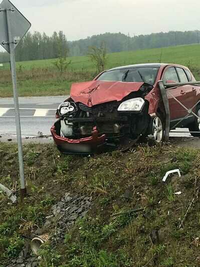 Очевидцы: на выезде из Светлогорска Nissan Qashqai врезался в дорожное ограждение (фото) - Новости Калининграда | Фото: очевидец