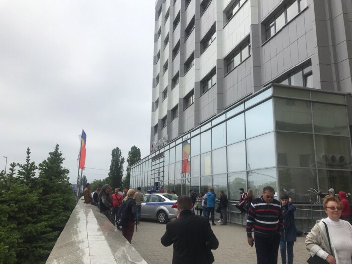 Возле ТЦ "Плаза" на Ленинском проспекте проходят съёмки сериала "Морские дьяволы" (фото) - Новости Калининграда | Фото: &quot;Клопс&quot;