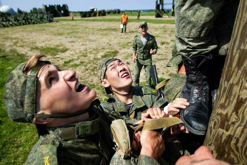 Десантники во время первого этапа всеармейского конкурса в Хмелёвке - Новости Калининграда | Александр Подгорчук / &quot;Клопс&quot;