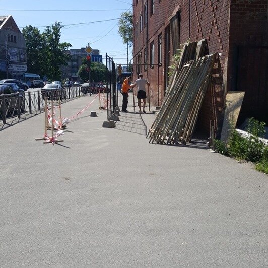 Дом пожарных на Литовском валу огородили для безопасности пешеходов - Новости Калининграда |  Фото: пресс-служба Корпорации развития области