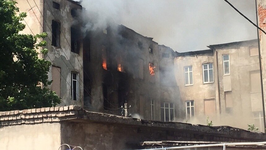 В Советске при пожаре в театре королевы Луизы пострадали два человека - Новости Калининграда | Фото: сообщество &quot;Проспали. Советск/ Новости Калининградской обл.&quot; / &quot;ВКонтакте&quot;