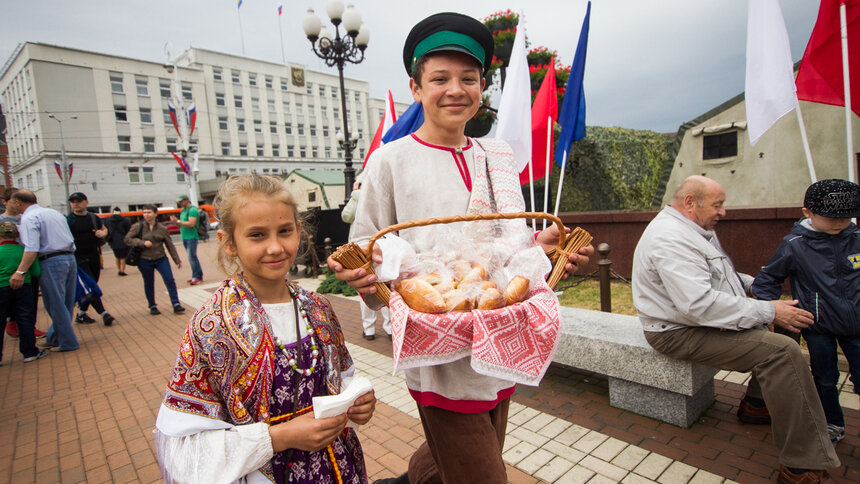 Флешмоб, выставка кукол, шашлыки в парке и на озере: как в Калининграде отметят День России - Новости Калининграда | Архив &quot;Клопс&quot;