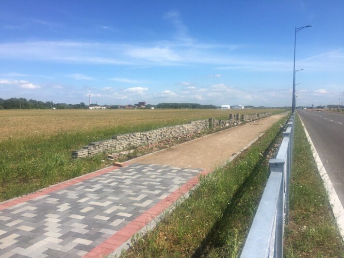 Возле стадиона “Калининград” переложат “уплывшую” тротуарную плитку - Новости Калининграда | Фото: Юлия Виноград