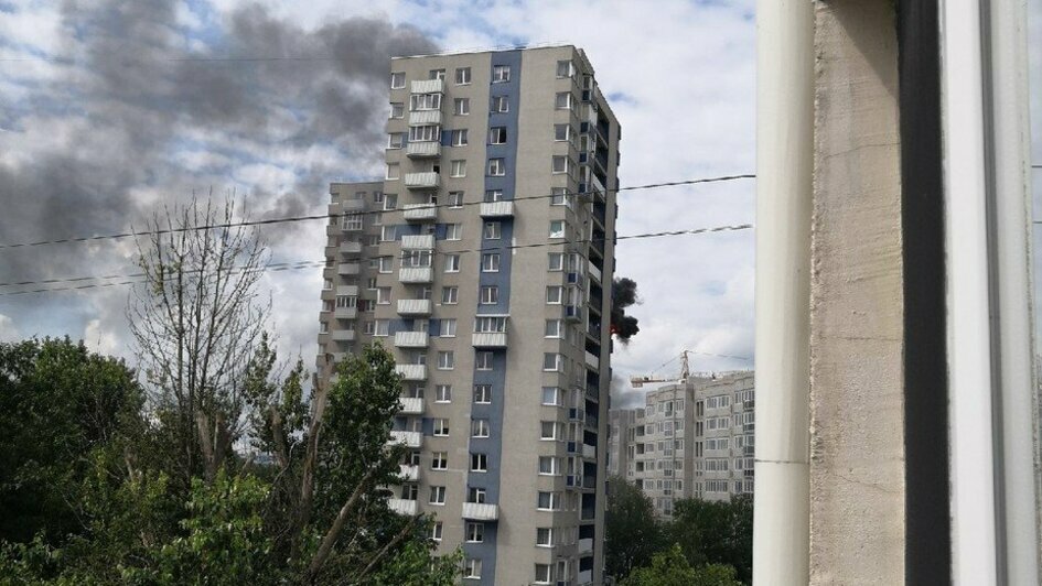 На Судостроительной загорелась жилая многоэтажка (фото, видео, обновлено) - Новости Калининграда | Фото очевидцев