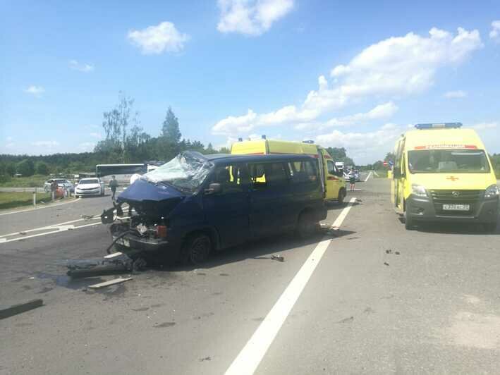 В Гвардейском районе столкнулись бензовоз и микроавтобус, пострадали дети (видео, обновляется)  - Новости Калининграда | Фото: пресс-служба регионального УМВД