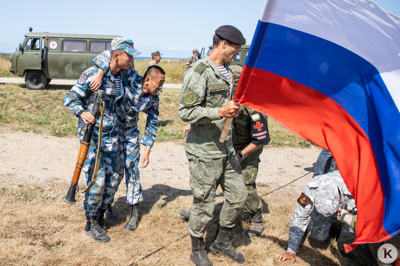 Морпехи из России, Китая, Ирана и Венесуэлы проходят полосу препятствий в Хмелёвке (фоторепортаж) - Новости Калининграда