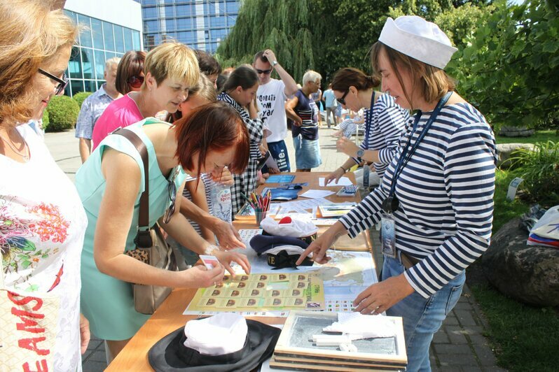 Черепахи в полосатом: в Музее Мирового океана отметили день тельняшки (фото) - Новости Калининграда | Фото: пресс-служба Музея Мирового океана / Facebook