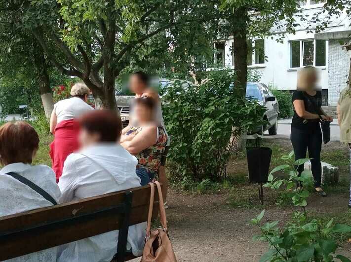 На ул. Дзержинского УК пригрозила закрыть детскую площадку, на которой играют дети из других домов - Новости Калининграда | Фото: очевидец