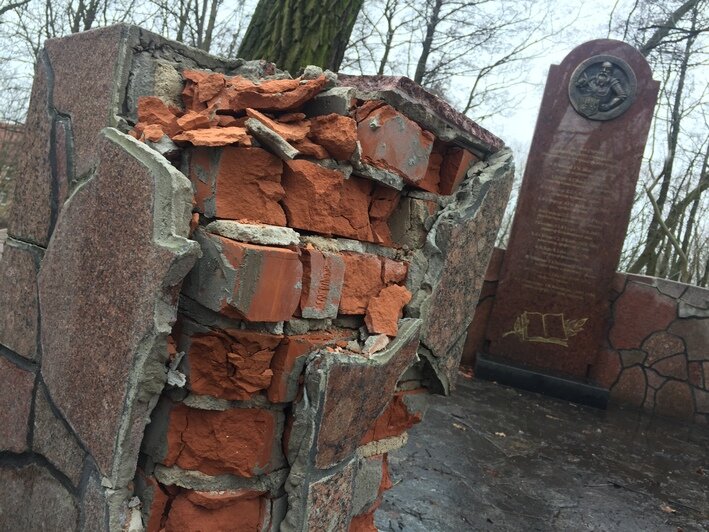 В Калининграде разрушается памятник учёным Кёнигсберга (фото) - Новости Калининграда | Фото: Александр Подгорчук / &quot;Клопс&quot;