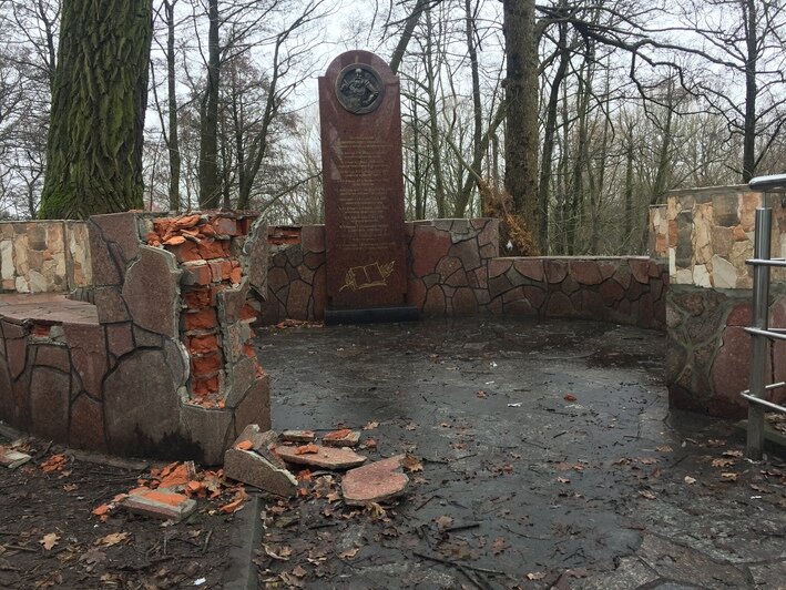 В Калининграде разрушается памятник учёным Кёнигсберга (фото) - Новости Калининграда | Фото: Александр Подгорчук / &quot;Клопс&quot;