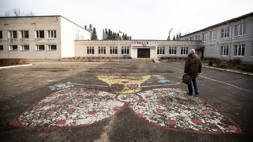 В Калининградской области пьяный житель посёлка пришёл в школу своей дочери с пакетом и заявил, что в нём бомба  - Новости Калининграда | Александр Подгорчук / &quot;Клопс&quot;