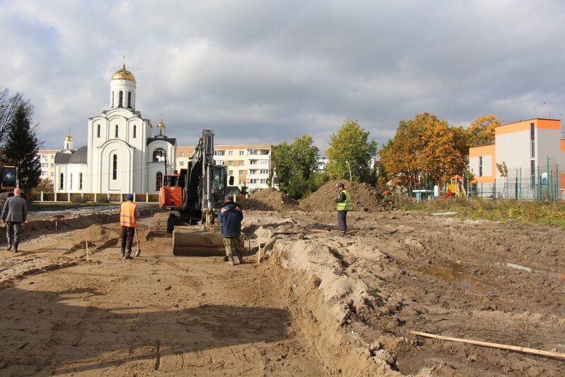 На участке новой дороги от Окружной до Чкаловска уложили асфальт (фото) - Новости Калининграда | Фото: пресс-служба городской администрации