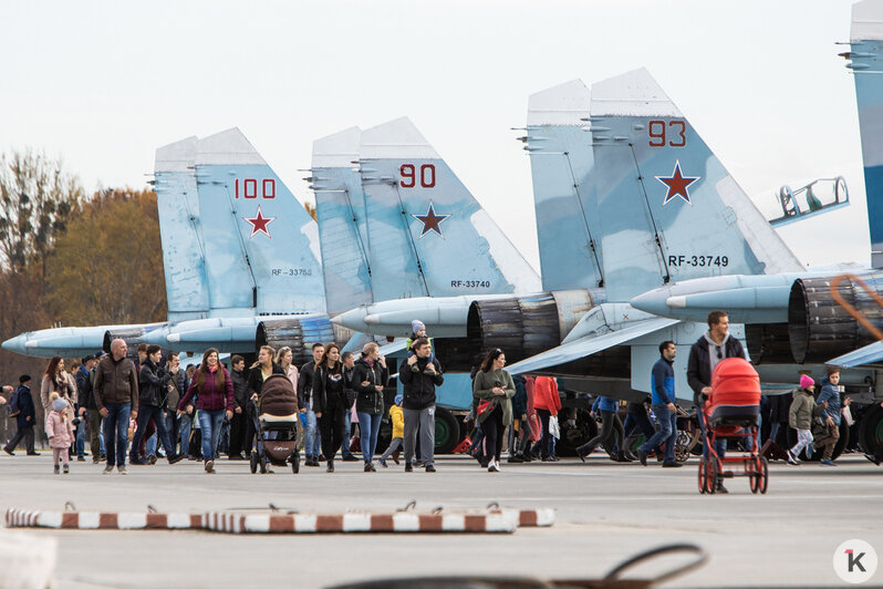 На аэродроме Чкаловска отмечают юбилей авиационного полка (фоторепортаж) - Новости Калининграда | Фото: Александр Подгорчук