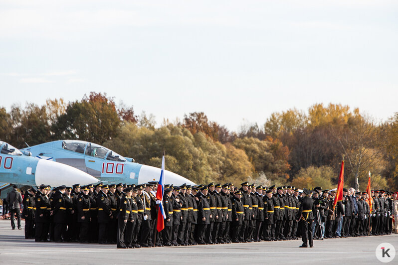 На аэродроме Чкаловска отмечают юбилей авиационного полка (фоторепортаж) - Новости Калининграда | Фото: Александр Подгорчук