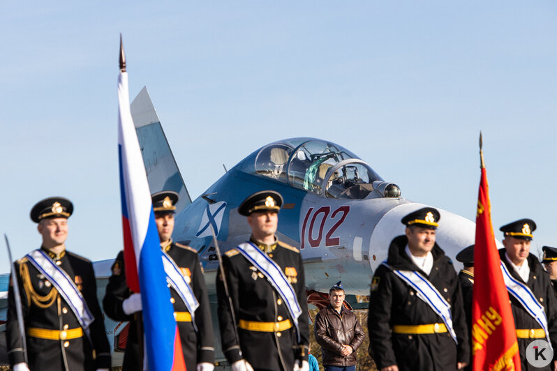 На аэродроме Чкаловска отмечают юбилей авиационного полка (фоторепортаж) - Новости Калининграда | Фото: Александр Подгорчук