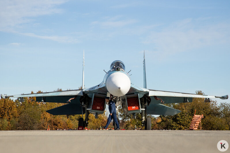 На аэродроме Чкаловска отмечают юбилей авиационного полка (фоторепортаж) - Новости Калининграда | Фото: Александр Подгорчук