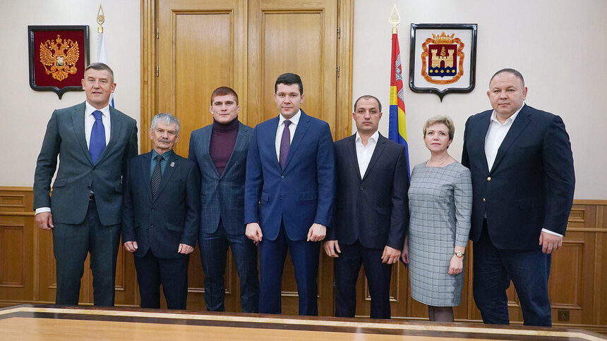 Муса Евлоев (третий слева)  | Фото: министерство спорта Калининградской области 