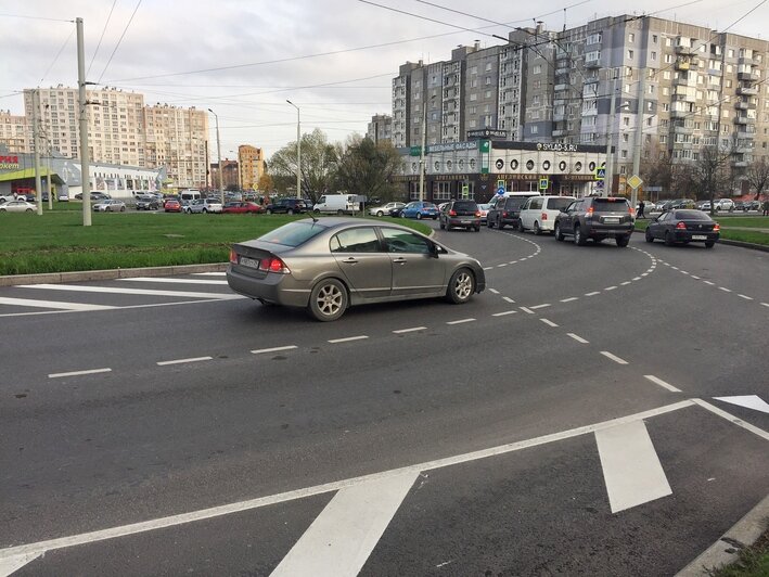 Минус одна полоса: на круговой развязке ул. Горького и Гайдара нанесли турборазметку - Новости Калининграда | Александр Подгорчук / &quot;Клопс&quot;