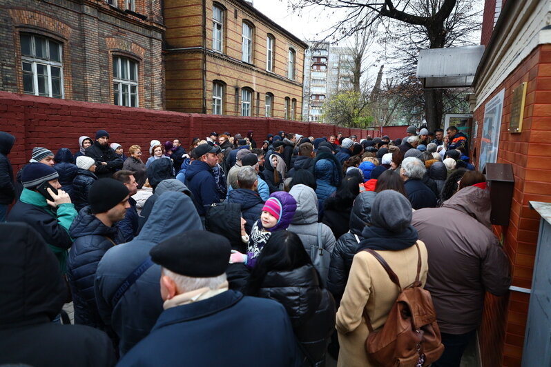 Давка за справкой: у наркодиспансера столпились сотни водителей (фото, видео) - Новости Калининграда | Александр Подгорчук / &quot;Клопс&quot;