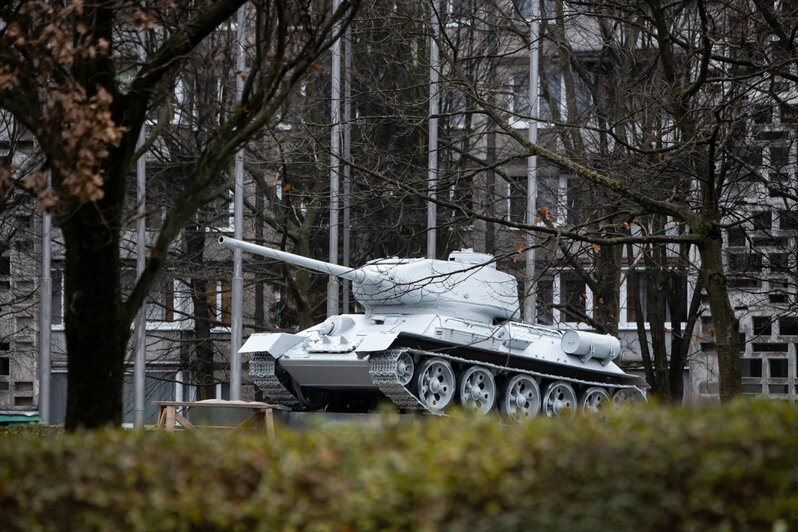Т-34 в "зимнем камуфляже": танк на Соммера подготовили к покраске (фото) - Новости Калининграда | Фото: Александр Подгорчук / &quot;Клопс&quot;