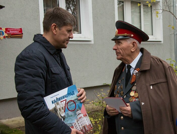 На ул. Чернышевского установили именную табличку в доме, где живёт фронтовик (фото) - Новости Калининграда | Фото: Андрей Кропоткин / Facebook