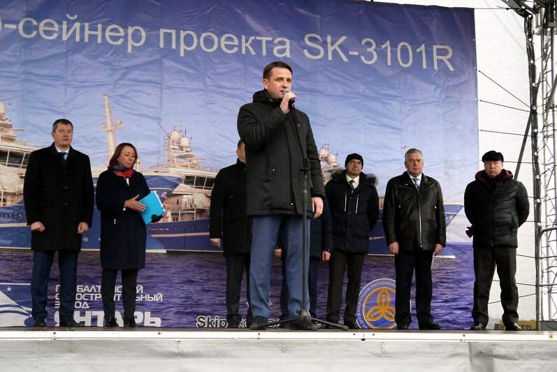 Завод "Янтарь" передал камчатским рыбакам промысловое судно "Командор" (фото) - Новости Калининграда | Фото: пресс-служба правительства региона