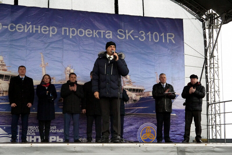 Завод "Янтарь" передал камчатским рыбакам промысловое судно "Командор" (фото) - Новости Калининграда | Фото: пресс-служба правительства региона