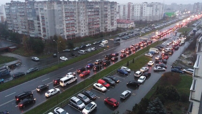 Сельма встала в пробках из-за ДТП на ул. Гайдара - Новости Калининграда | Фото: очевидец