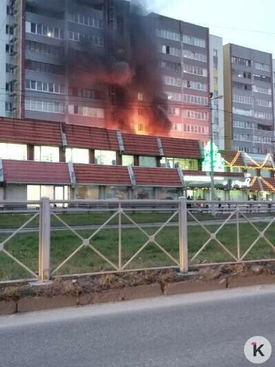 В Калининграде произошёл пожар возле библиотеки им. Чехова (видео) - Новости Калининграда | Фото очевидца