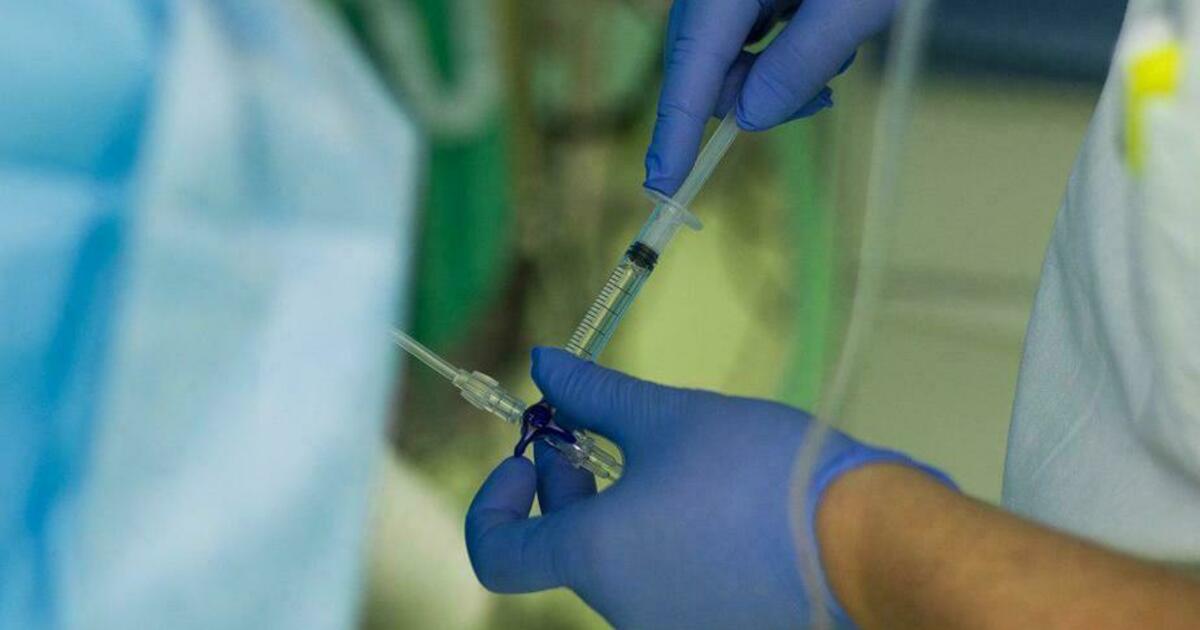 В китае смертность от коронавируса достигла двух с половиной процентов