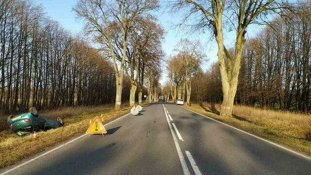 На трассе Калининград — Мамоново опрокинулась легковушка, пострадал шестилетний ребёнок (фото)