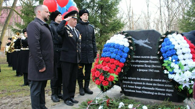 В Багратионовском районе открыли памятник лётчикам авиаполка 