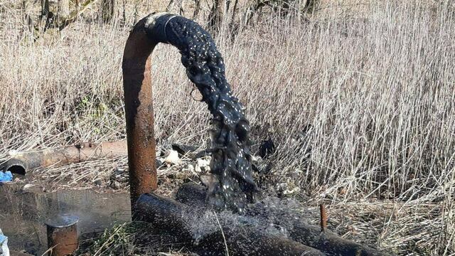 В Калининграде перекрыли незаконную трубу с нечистотами под Балтийским шоссе