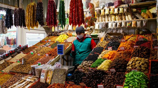 На Центральном рынке рассказали, что ждёт торгующих без масок и печаток