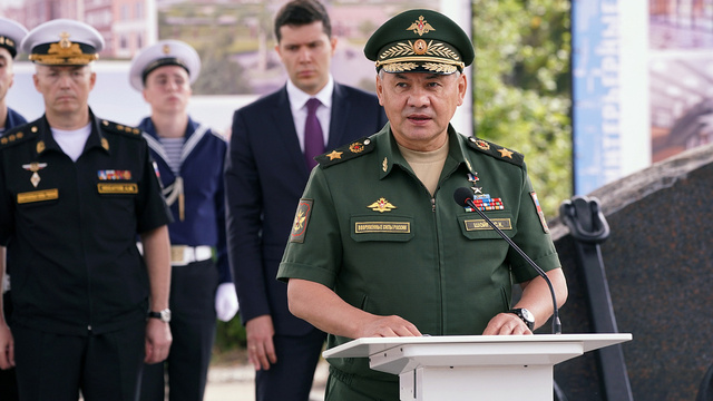 Шойгу предложил ввести уголовную ответственность за снос советских памятников