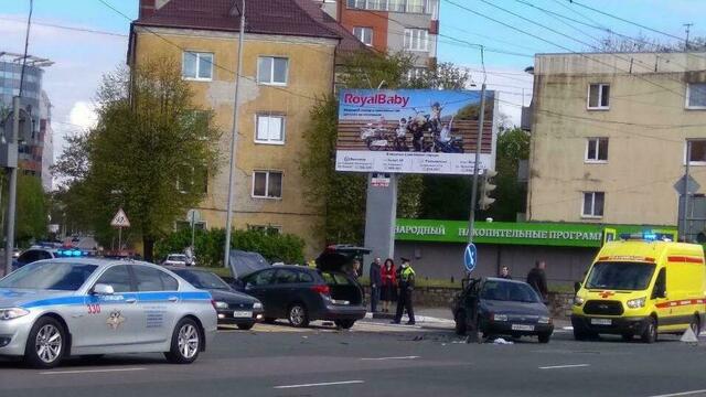 Очевидцы сообщили о ДТП с пострадавшими на Советском проспекте (фото, видео)