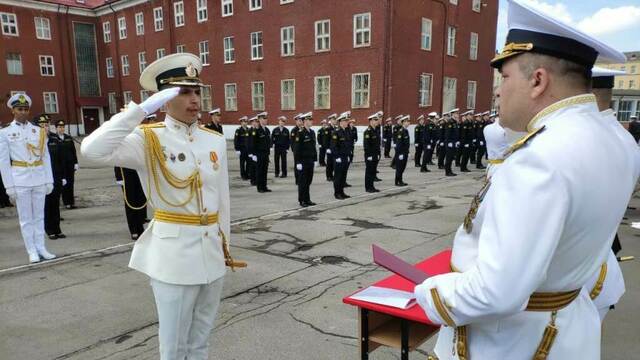 В Калининграде прошла церемония выпуска офицеров ВМФ (фото)