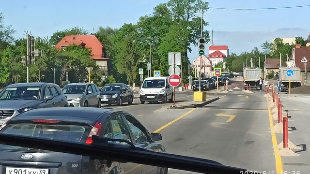 Калининградцы встали в пробке на Гагарина и Орудийной после установки нового светофора