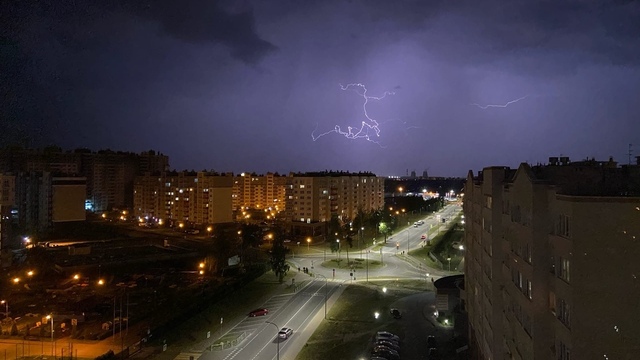 В Калининградской области в ночь на пятницу разбушевалась гроза (фото, видео)