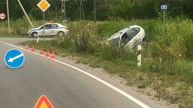 В Гвардейском районе легковушка съехала в кювет, пострадал восьмилетний мальчик