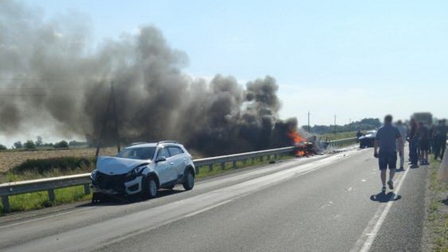 Один из участников массовой аварии под Черняховском попал в БСМП (фото, видео)