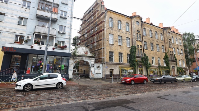 В Калининграде ремонтируют столетний жилой дом с аркой (эскизы)