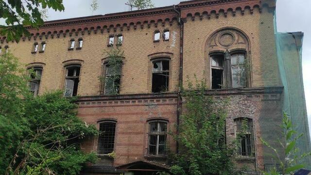 Сгоревшее здание УМВД на Клинической начали реконструировать