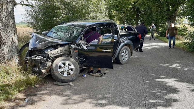 В Славском районе легковушки после столкновения врезались в деревья, пострадали четверо (фото)