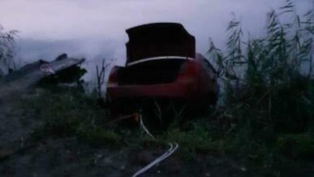 В Гвардейском районе пьяная женщина угнала такси и случайно утопила машину в озере